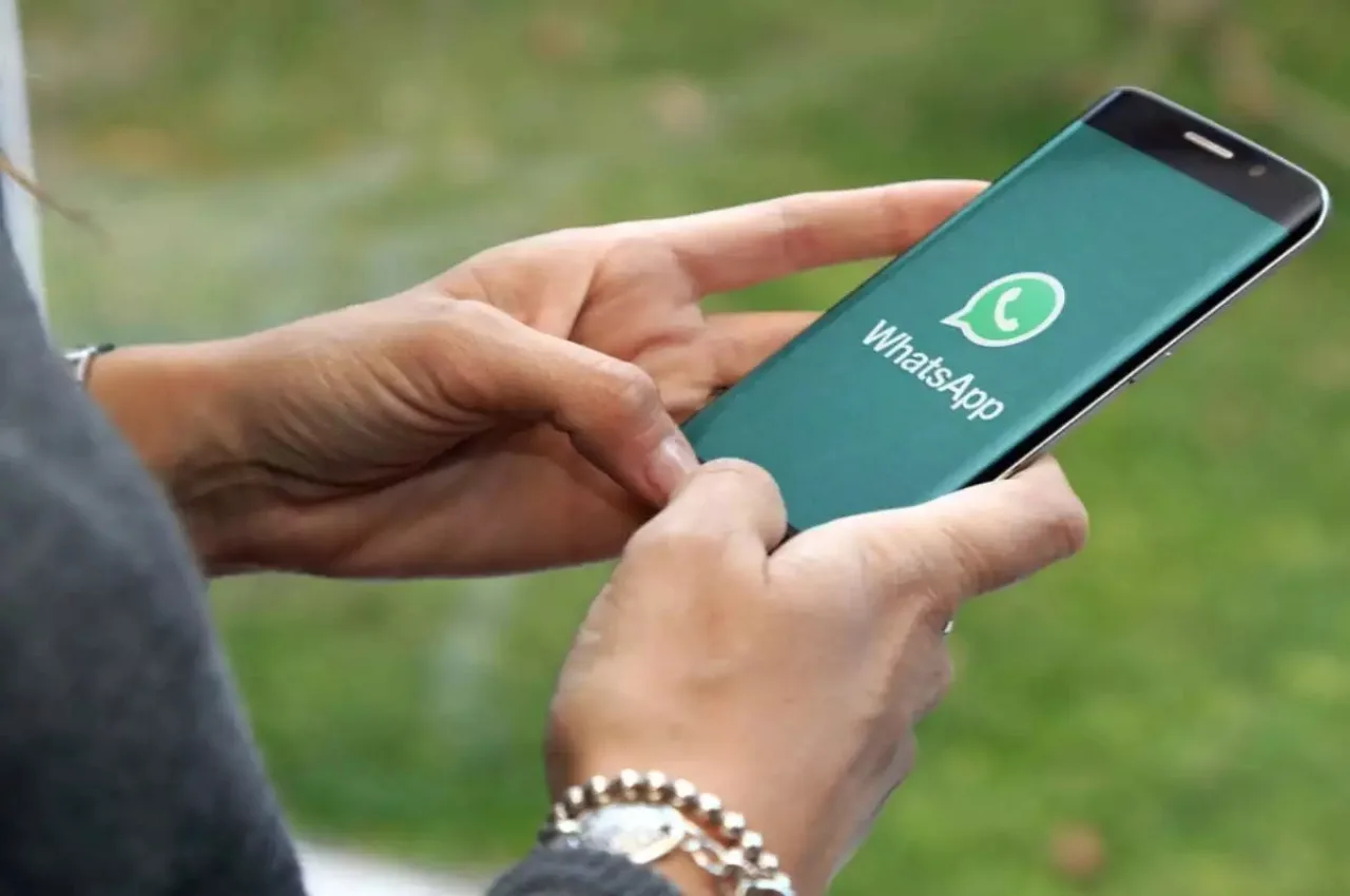 आपका पार्टनर WhatsApp पर सबसे...
