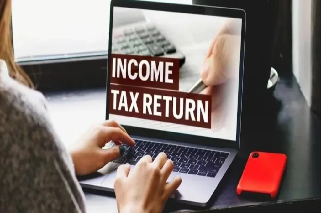 Income Tax Return: इस तारीख तक करें इनकम टैक्स रिटर्न फाइल, वरना लगेगा जुर्माना और टैक्स पर ब्याज