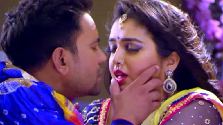 Nirahua के प्यार में चूर हुई Aamrapali Dubey, बाहों में भरकर करने लगी ऐसा काम की…वीडियो वायरल