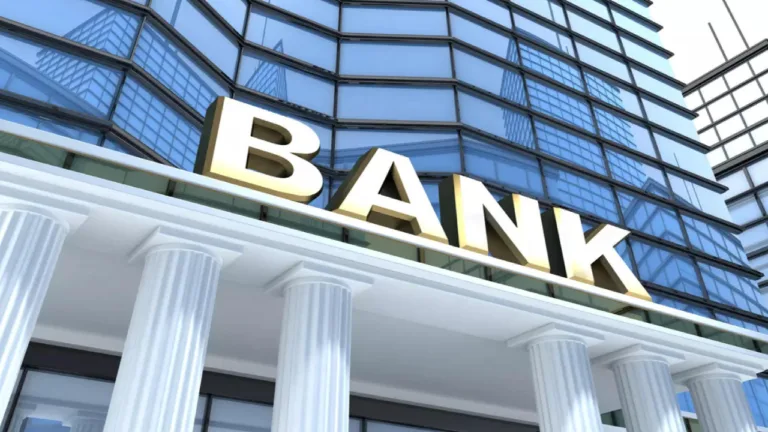 BOB सहित इन बैंक ग्राहकों को लगा बड़ा झटका, लोन लेने पर ज्यादा देना पड़ेगा ब्याज!