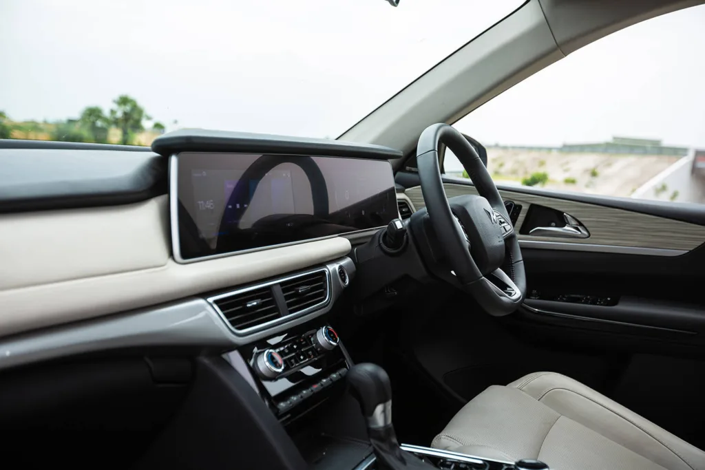 Mahindra XUV700 created a stir, once again new look and new features