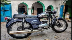 Featured image for: rajdoot bike Why did the bike that competed with Bullet disappear, know the reason in Business category