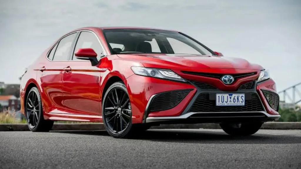 Toyota Introduces Ninth-Gen Camry with Futuristic Design and 25 Kmpl Mileage