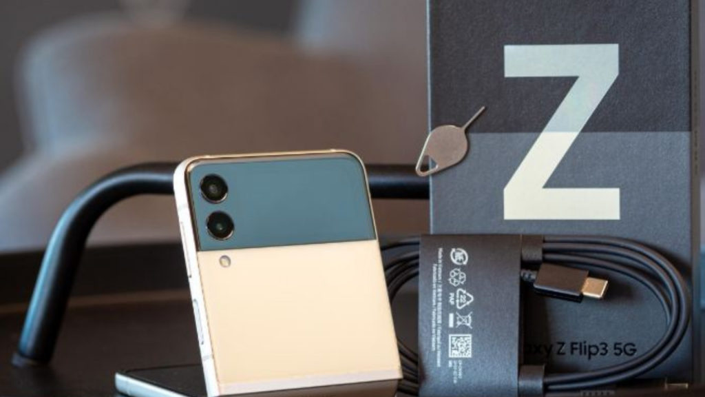 Best Smartphones Under Rs 20000 The Most Powerful Flip-Style Foldables