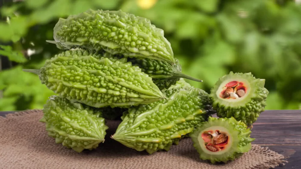 ध्यान रहे कि करेले के साथ भूलकर भी न करें इन चीजों का सेवन, वरना पड़ जाएंगें लेने के देने!