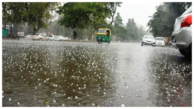 Delhi Weather Update: Heavy Rains, strong winds are blowing, clouds are thundering