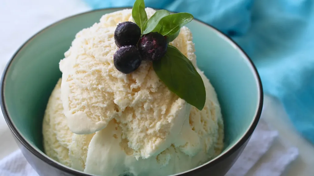 दूध जल जाए तो अब न करें चिंता, बल्कि फेंकने की जगह करें इन तरीकों से इस्तेमाल!