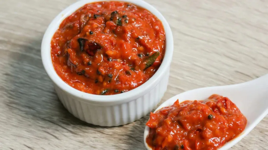 Tomato Chutney Recipe: प्याज-टमाटर की खट्टी चटनी को ऐसे करें तैयार, स्वाद में बेहतरीन नहीं पड़ेगी सब्जी की जरूरत!