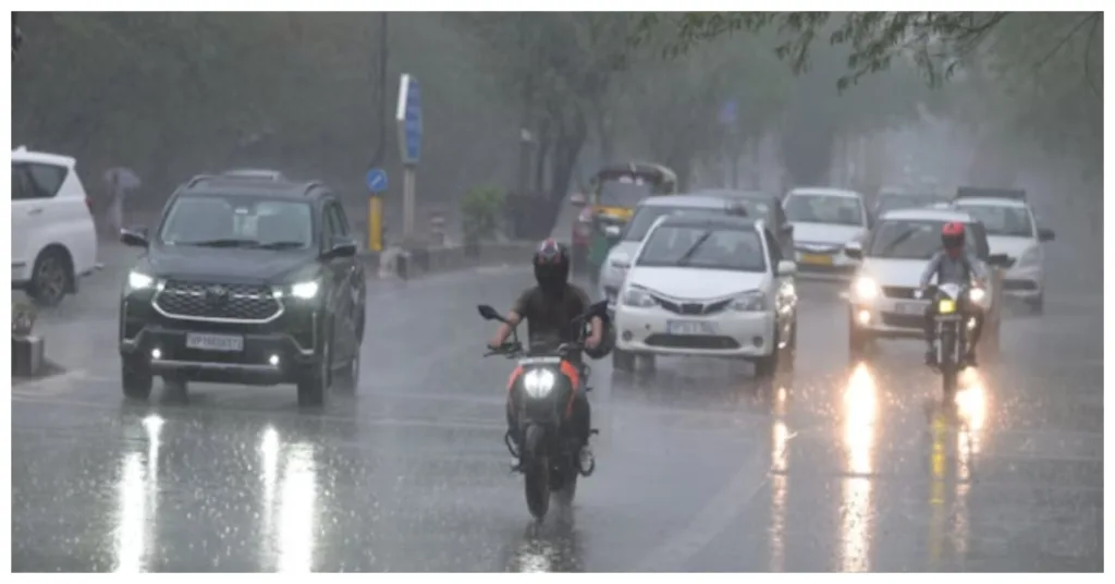 Monsoon Rains Cause Havoc: Flood and Landslide Warnings, Heavy Rain Alert for Multiple States