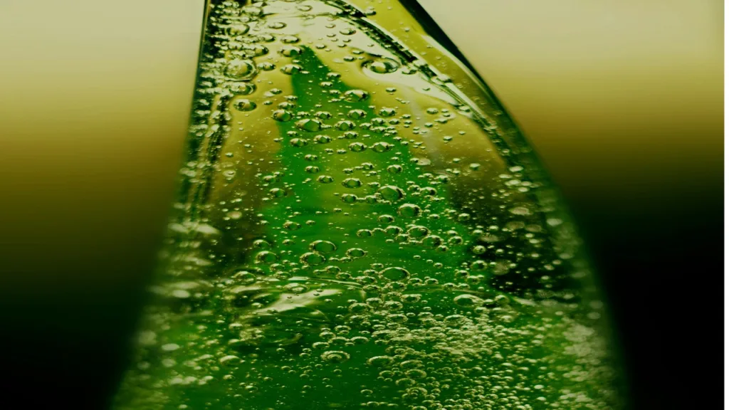 Aloe vera gel for hair: Promotes hair growth and reduces scalp dryness