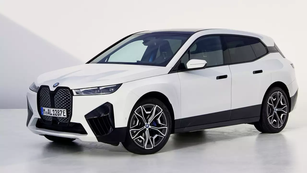 BMW iX xDrive 50: