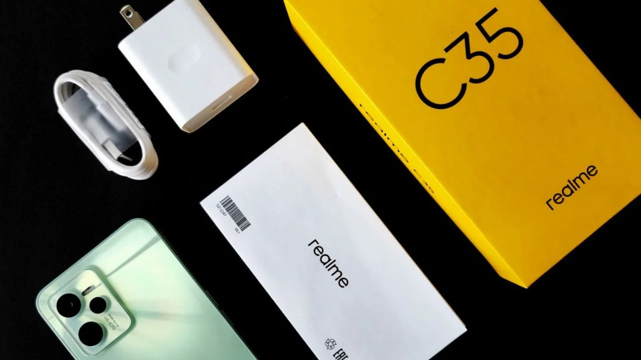 Realme C35 device runs