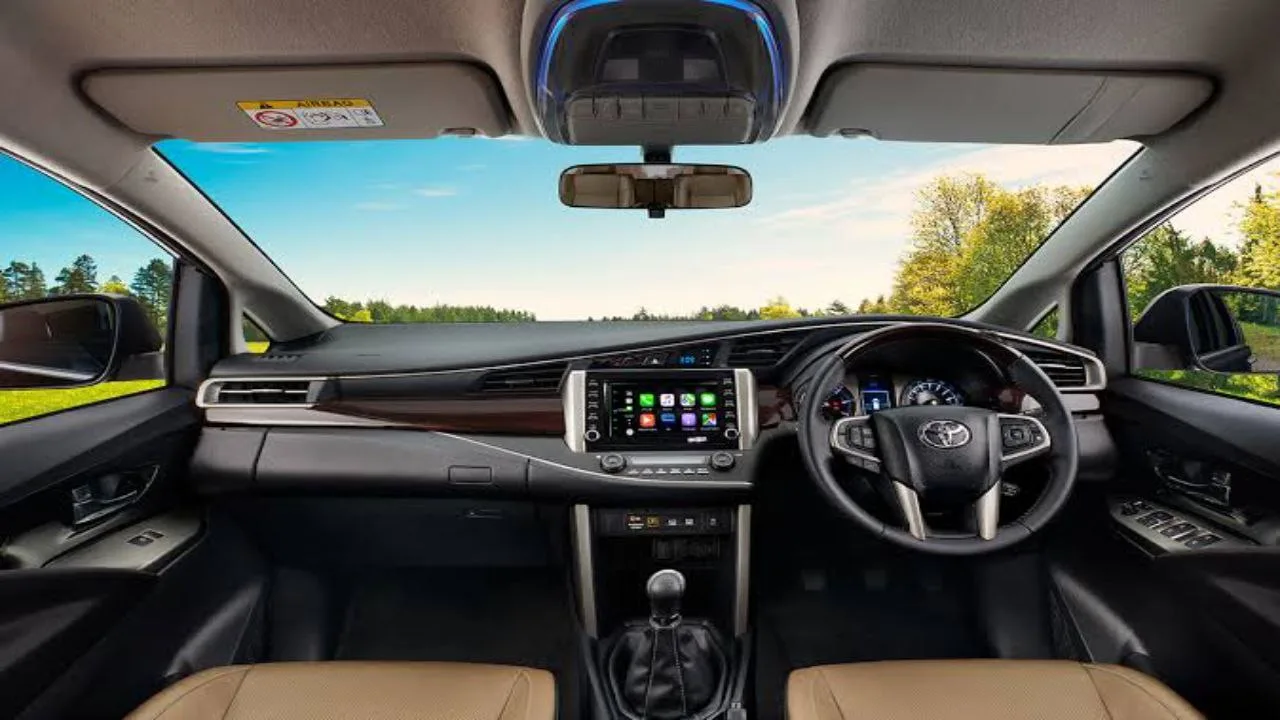 Toyota Innova Crysta: full