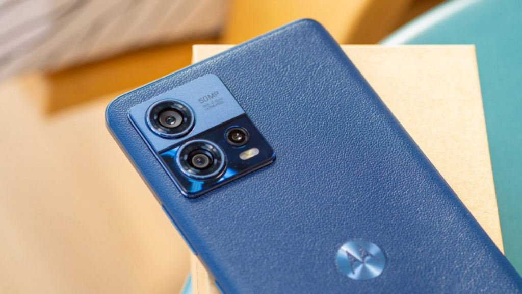 Motorola Edge 50 Fusion smartphone with Fast charging and a Long Battery Life.