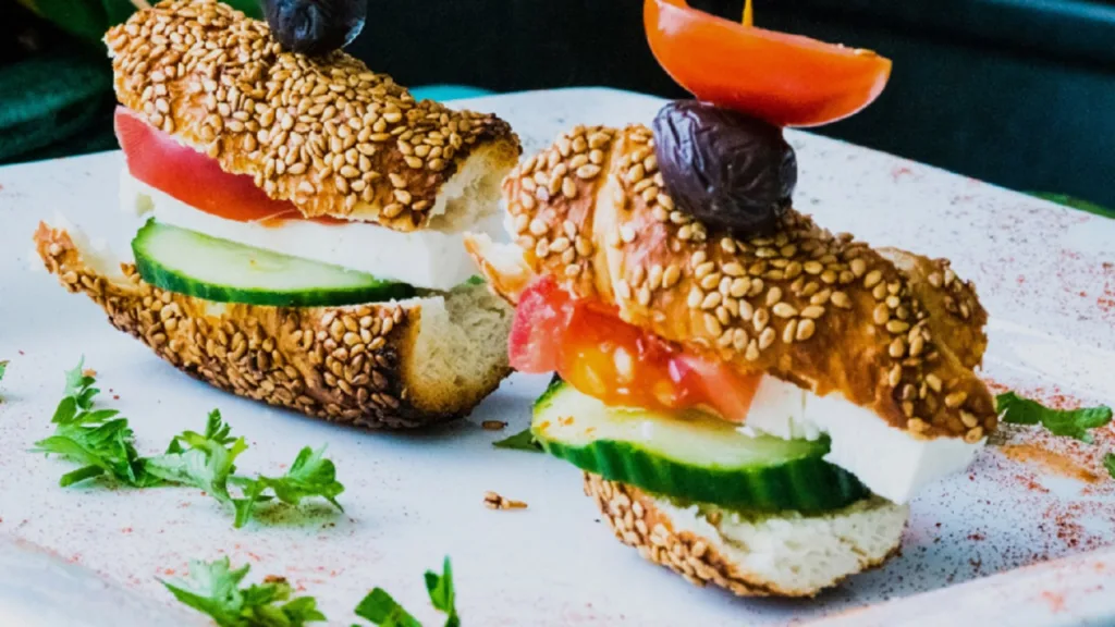 Sandwiches and green juice: a healthy recipe