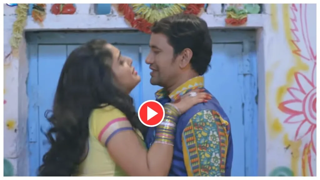 Bhojpuri Song – Amrapali Dubey, Nirahua & Monalisa ‘Matha Fail Ho Gail’ trend on youtube, Must watch