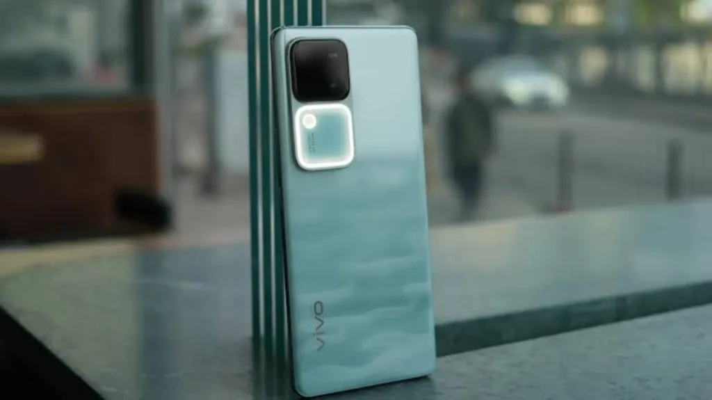 Flipkart Offer: Buy Vivo V30 Pro 5G At 19% Off,  EMI Option Also Available