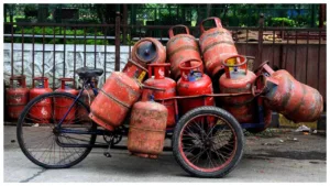 Featured image for: Gas Cylinder - Get LPG Cylinders for Just Rs 450, Here's How Who Will Benefit? in Business category