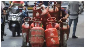 Featured image for: Ration card holders will get a gas cylinder for Rs 450! just have to do this work in Business category