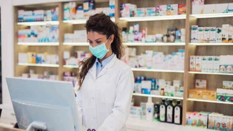 Business Idea: Want to make a huge profit from the medical store business? Know the whole process