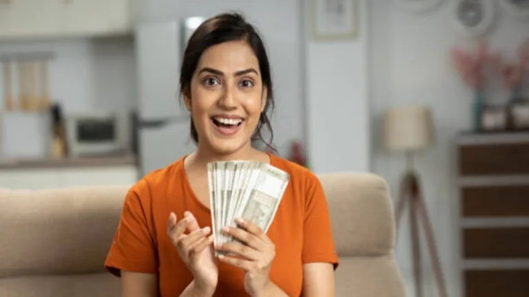 Govt will be send Rs 2000 to womens bank accounts in this day, Know how to apply for this 