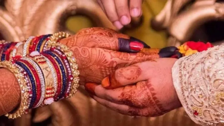 Vastu Tips: According to Vastu Shastra, never give these things to your daughter while bidding her farewell,