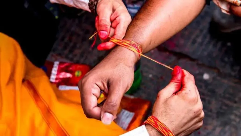 Vastu Tips: When and how to remove the Kalava worn on the hand is considered auspicious