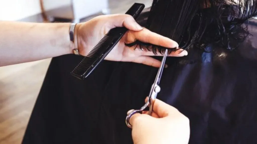 Vastu Tips: According to Vastu Shastra, cutting hair on this day is considered auspicious