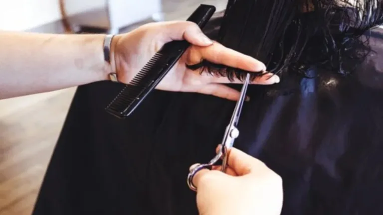 Vastu Tips: According to Vastu Shastra, cutting hair on this day is considered auspicious