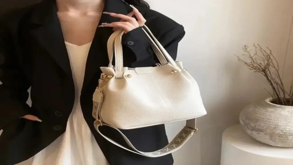 Vastu Tips: If you want prosperity in wealth, then keep this one thing in your purse today!