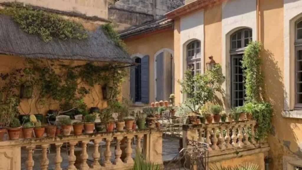 Vastu Tips: According to Vastu, keep these things on the roof, Goddess Lakshmi will shower her blessings!