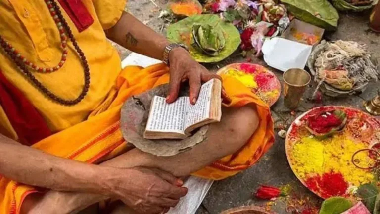 Vastu Tips: Ancestors do not like these tasks, check whether you are also involved in them or not!