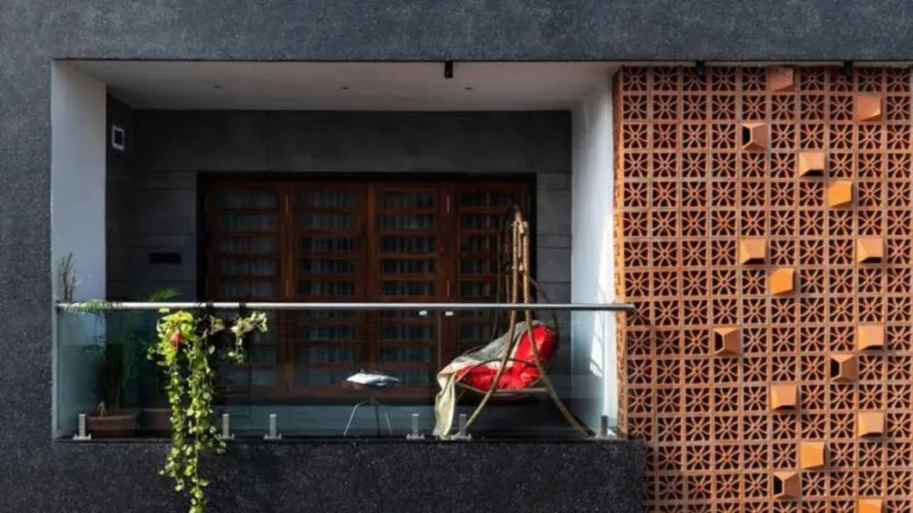 Vastu Tips: Keep these important things in mind while building the courtyard of your house, otherwise you will become poor!